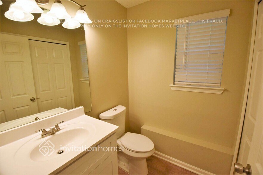 Building Photo - 5935 Water Oaks Dr