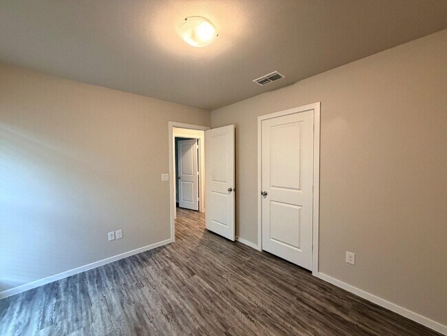 Building Photo - 2120 N Texas Ave