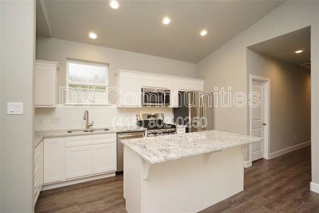 Building Photo - 1202 3rd St
