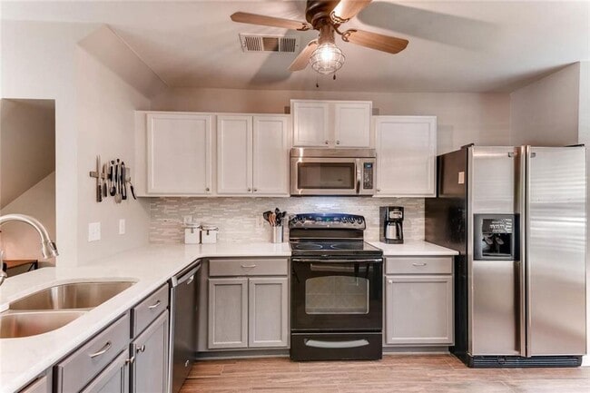 Building Photo - 10505 Garbacz Dr