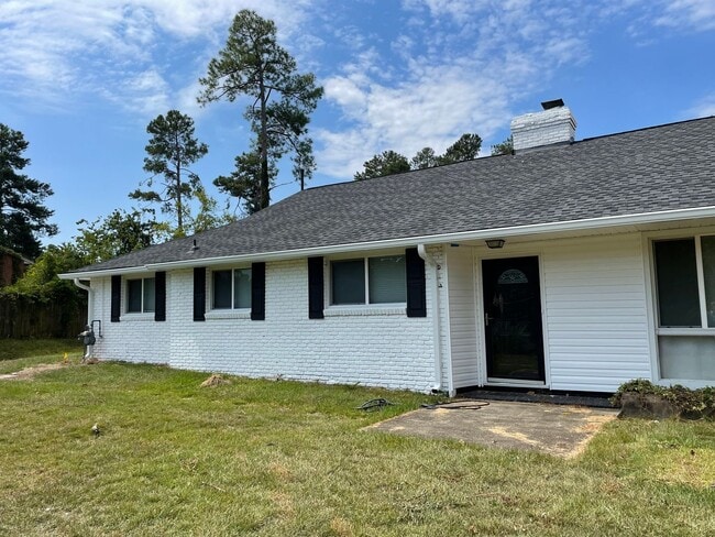 Primary Photo - 3 Bedroom / 2 Bath Home Near Campus!