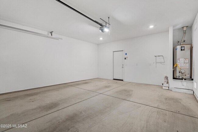 Building Photo - 12366 N Cervelli Ave