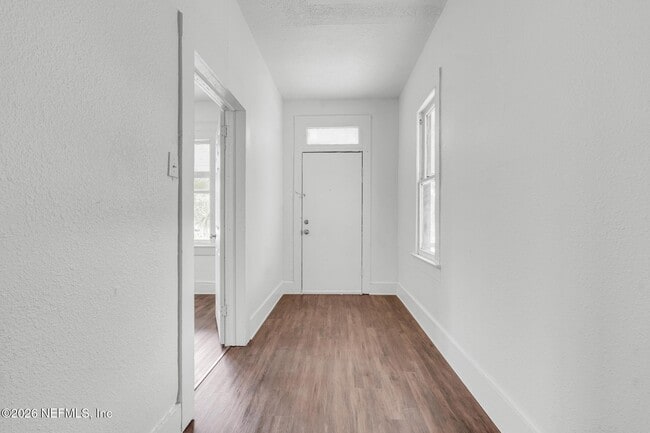 Building Photo - 2106 Moncrief Rd