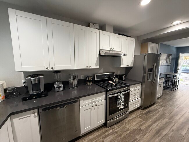 Building Photo - 1108 Orange Ave