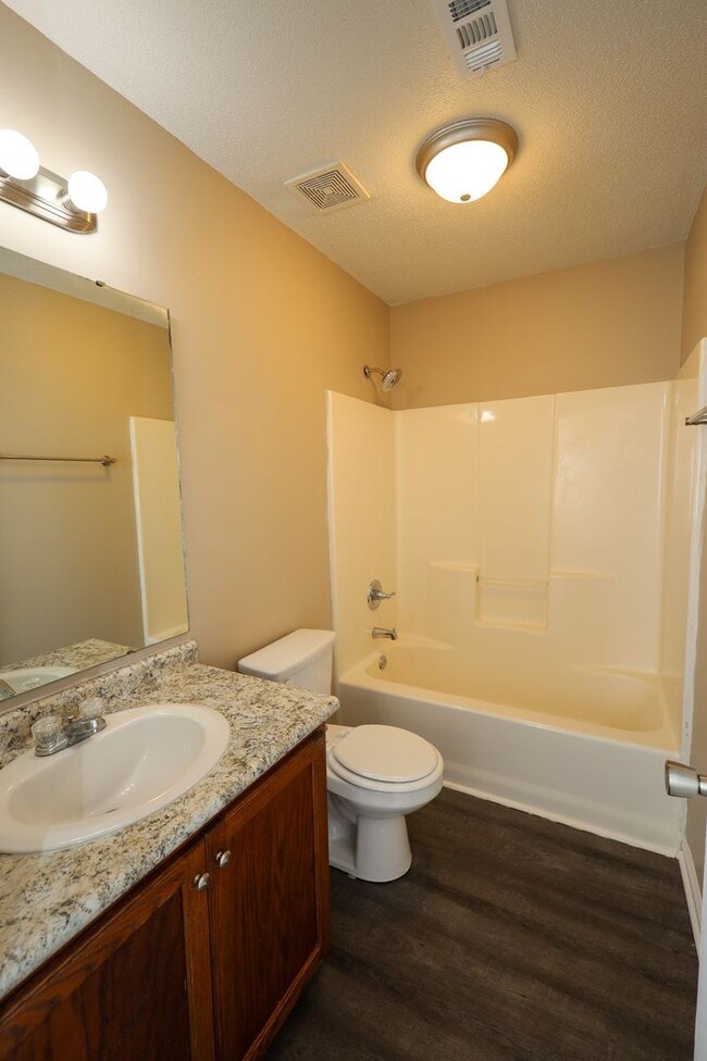 Building Photo - 1663 Fresno St