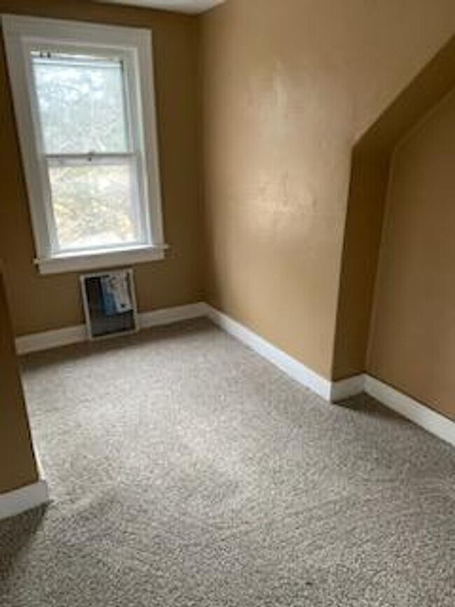 Building Photo - Adorable 3 Bedroom Home