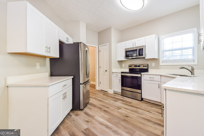 Building Photo - 4580 Ferncrest Pl