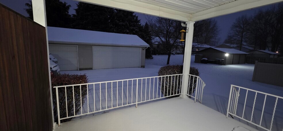 Building Photo - 5885 Callaway Cir