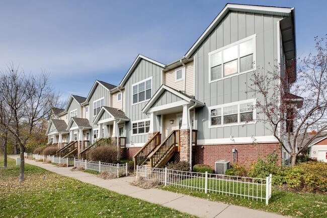 Building Photo - 1347 Magnolia Ave E