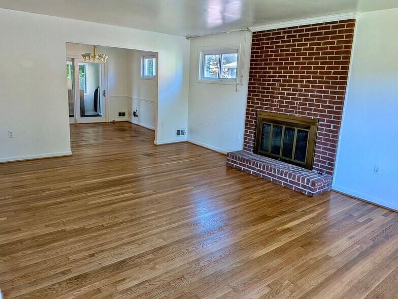 Building Photo - 9204 Davidson St