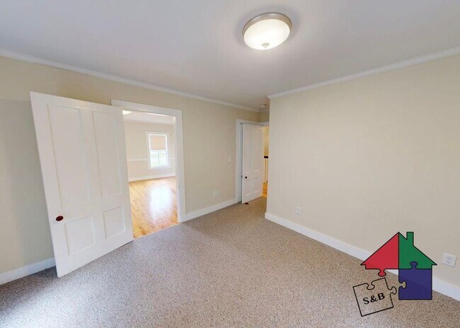 Building Photo - 123 Hill St