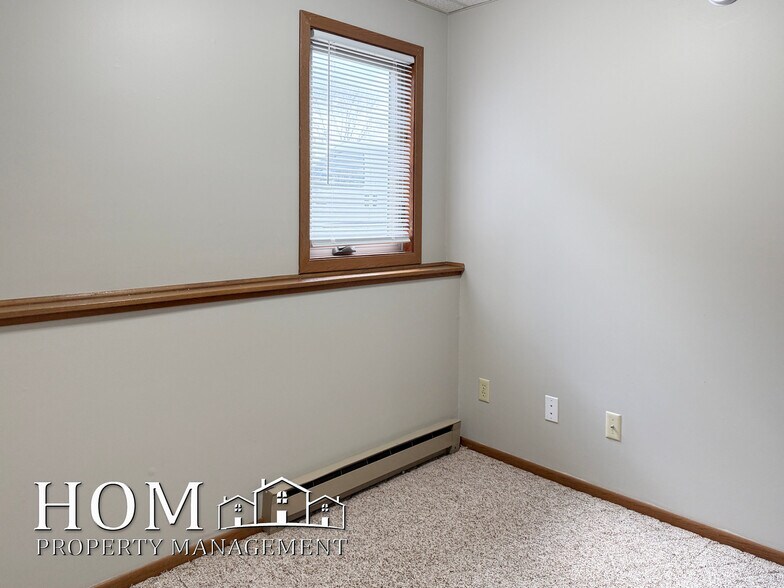 Building Photo - 1701 Pleasant View Dr