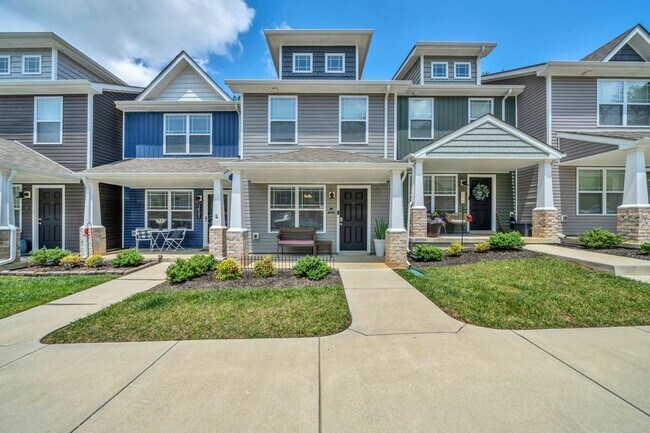 Building Photo - 253 Woodland Vly Ln