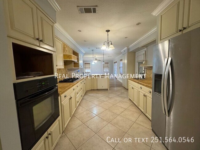 Building Photo - 1063 Midmoor Dr
