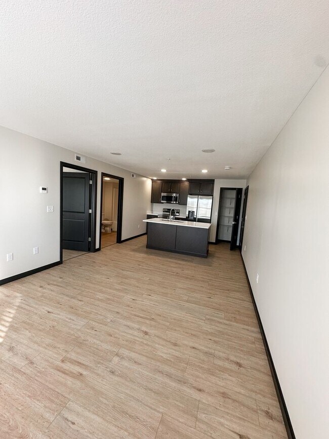 Building Photo - New! Beautiful 1 Bed, 1 Bath Apartment in PRIME location! Furnished & Unfurnished Options Available!