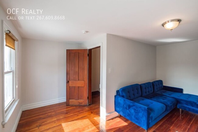 Building Photo - Gorgeous Large Manayunk Home with Parking