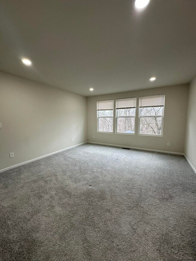 Building Photo - 670 Peppermint Dr