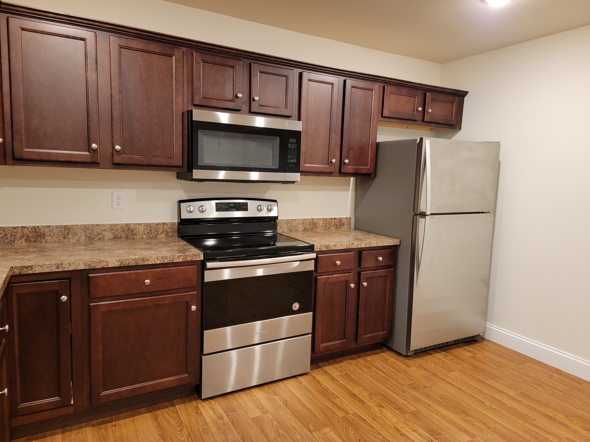 Building Photo - 143 Cedarwood Dr