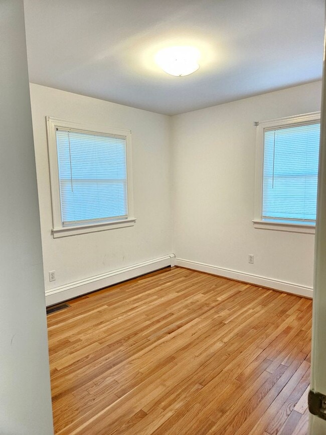 Building Photo - Essex County - 3 Bedroom 1.5 Bath Brick Ra...