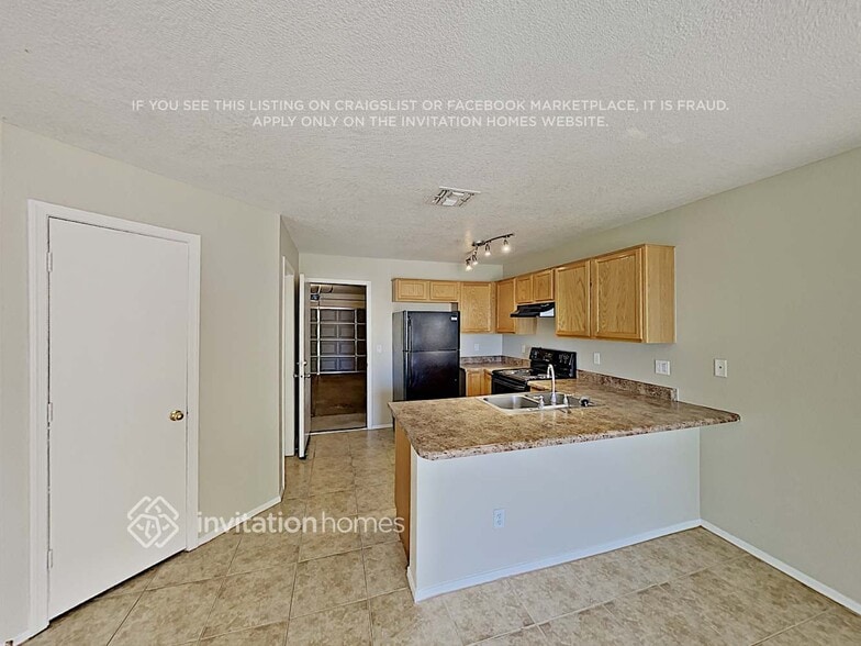 Building Photo - 163 S Parkwood