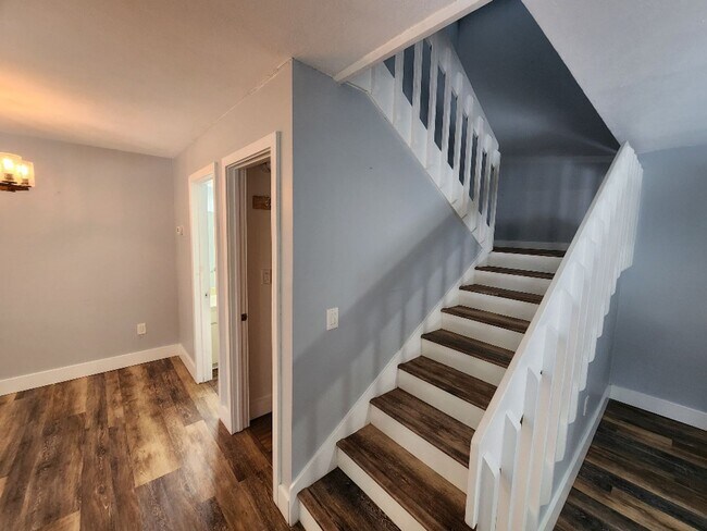 Building Photo - Charming Townhome in Cedar Dunes