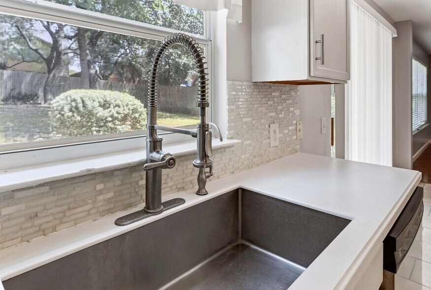 Building Photo - 7711 Parkwood Way
