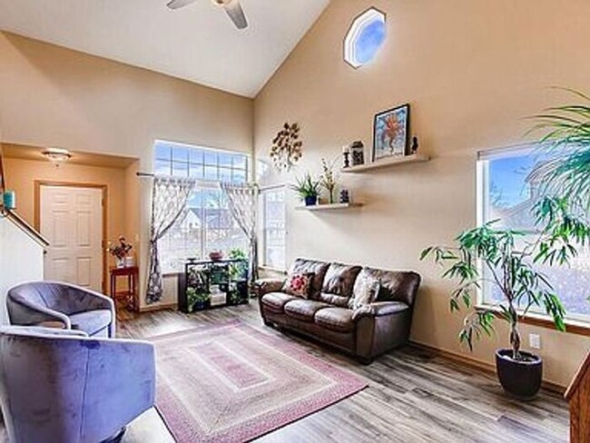 Building Photo - Gorgeous 3000 sq ft. 4 Bed, 3.5 Bath Home,...