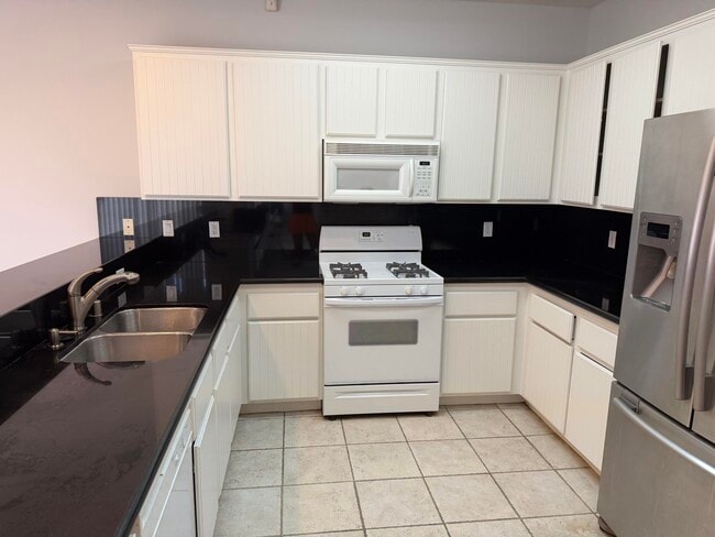 Building Photo - 47780 Sumac St