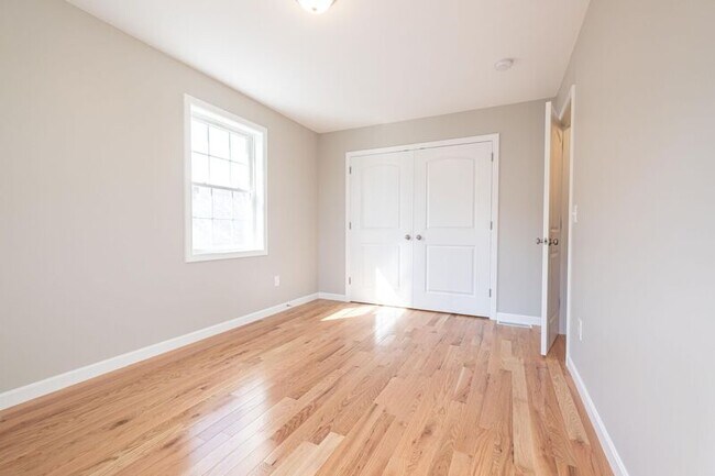 Building Photo - 49 Katharine St