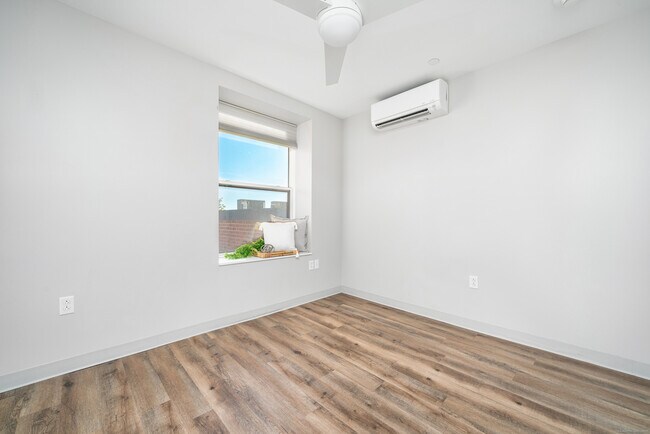 Building Photo - 170 Ridge Rd