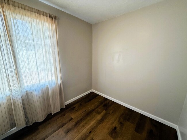 Building Photo - Two Bedroom Home with Bonus Room/Office in...