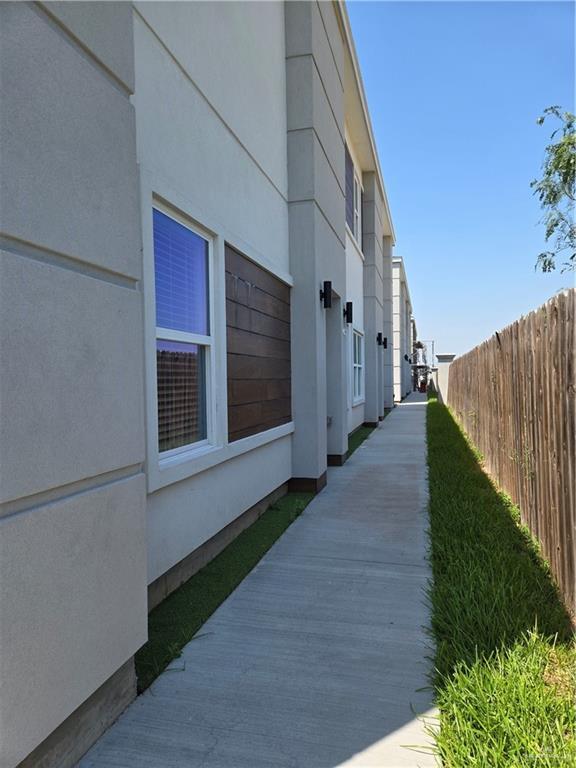 Building Photo - 901 E Yuma Ave