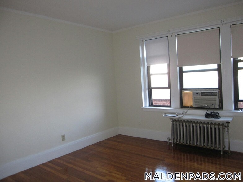 Building Photo - 349 Pleasant St