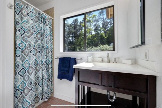 Building Photo - 3600 Bloomfield Rd