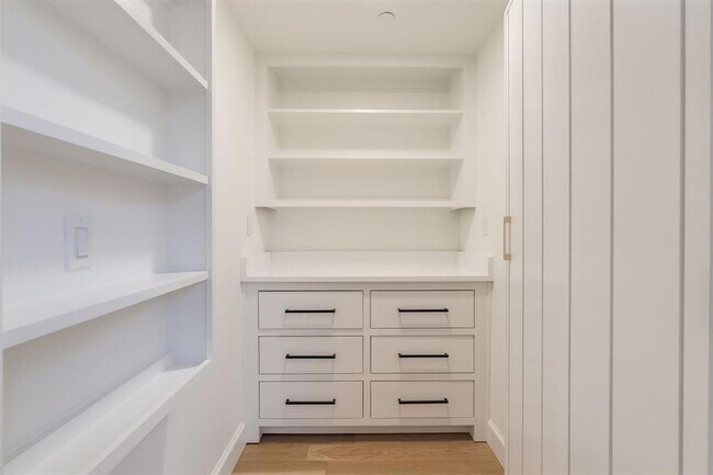 Building Photo - 827 NW 8th St