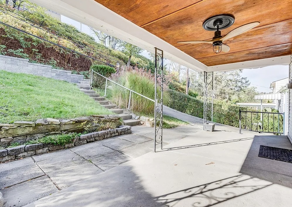 Nice green space. Low maintenance Yard - 133 Hamburg St