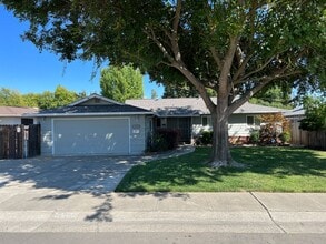 Building Photo - Charming Neighborhood in Carmichael with b...