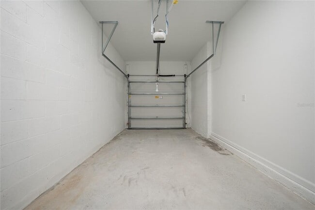 Building Photo - 2477 Skyline Lp