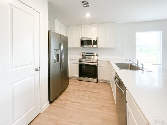 Building Photo - 4631 Carlstrom Ln