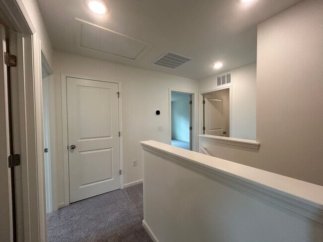 Building Photo - 724 Ironwood Ct