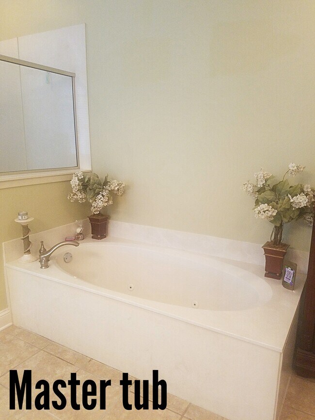 Building Photo - 407 E Hull St