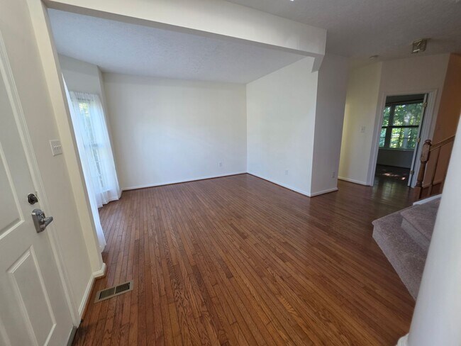 Building Photo - 558 Windsong Dr