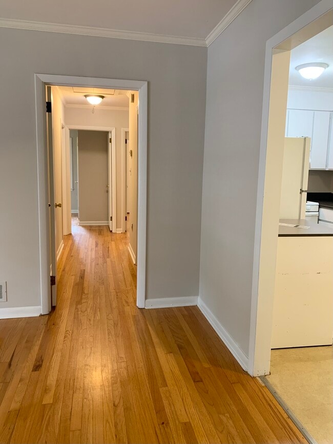 Building Photo - 145 Seminole Ave