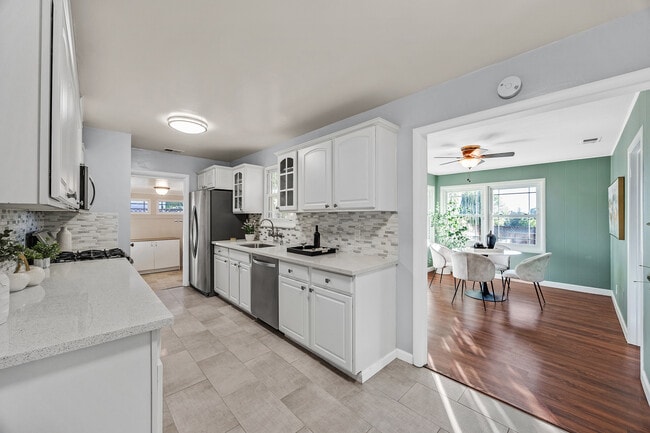 Building Photo - 2438 Upland Dr