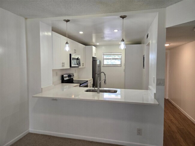 Building Photo - 1100 NW 87th Ave