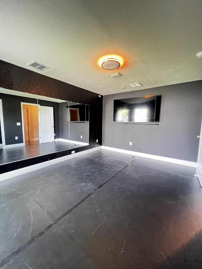 Building Photo - 4240 NW 31st Terrace