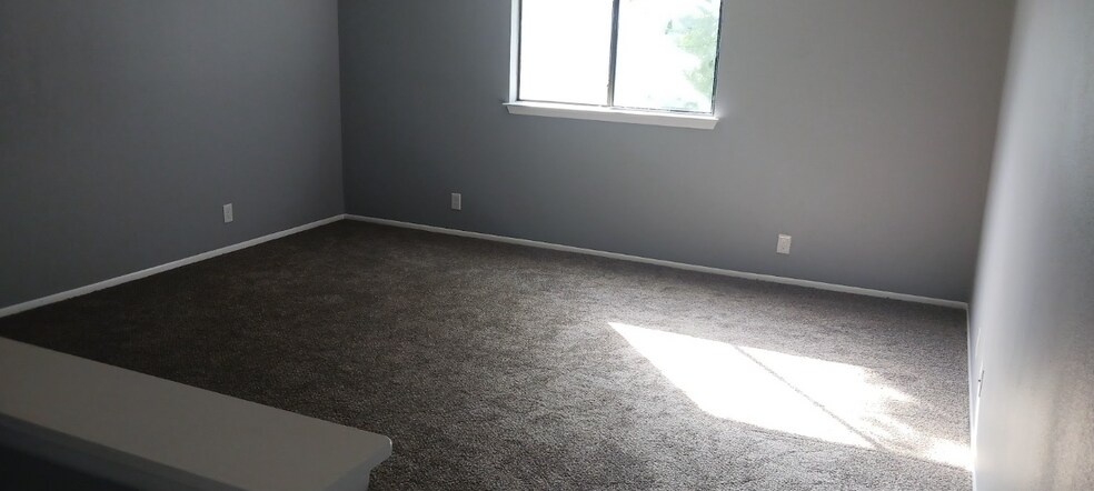 Upstairs living room/game room - 7711 Rimhurst