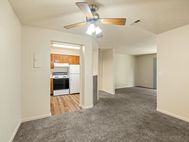 Building Photo - Live 5 Minutes from HONDA********** Rent $1324/mo*********Restaurants and Grocery Around the corner