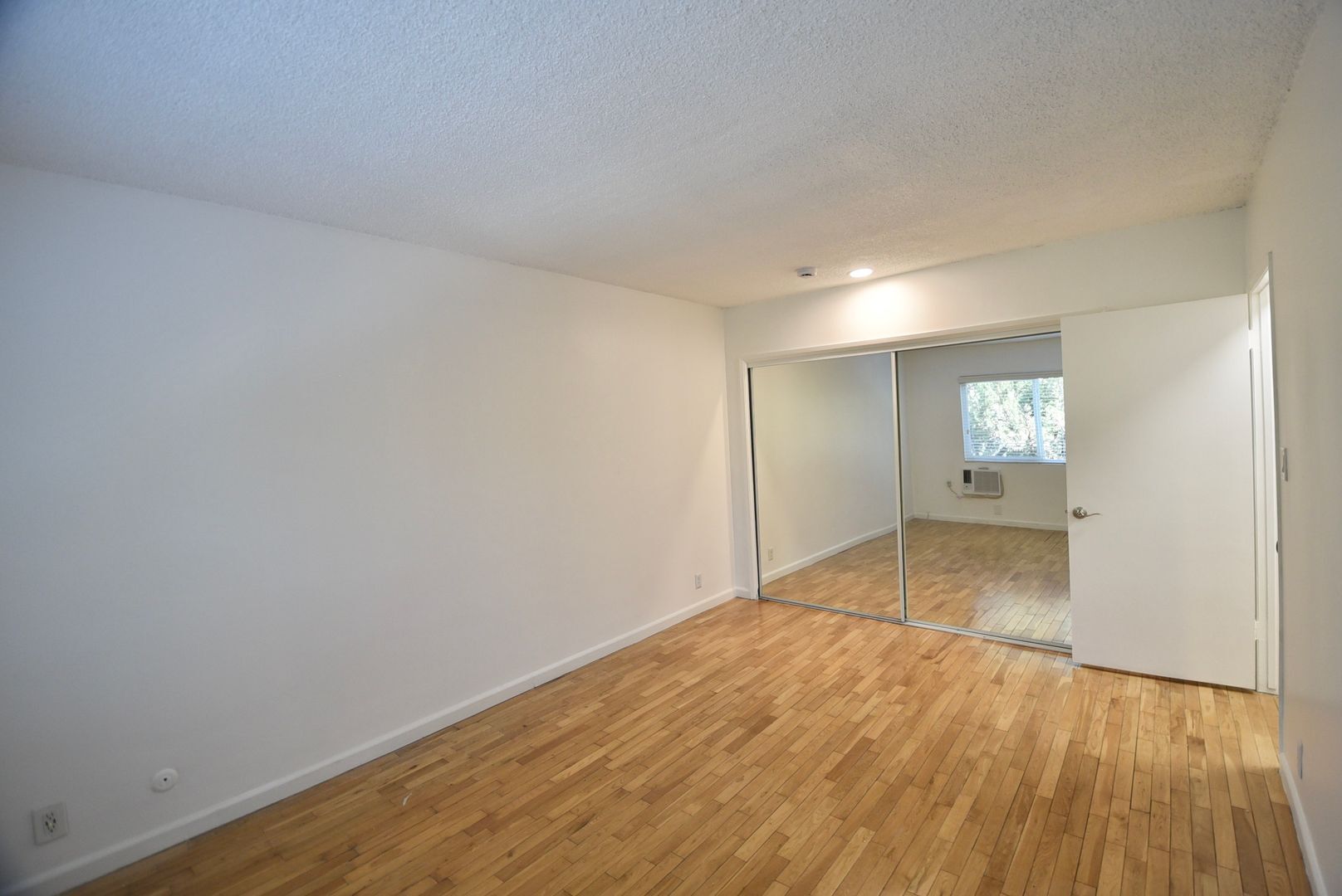 Building Photo - 12050 Tiara St