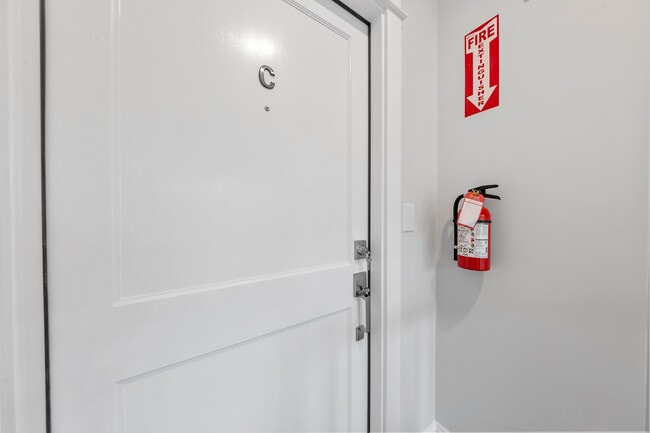 Building Photo - 389 Spring Unit# C